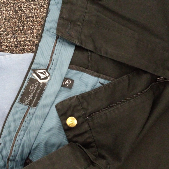 Volcom size 36 walking 🚶♂️ shorts - Picture 4 of 8